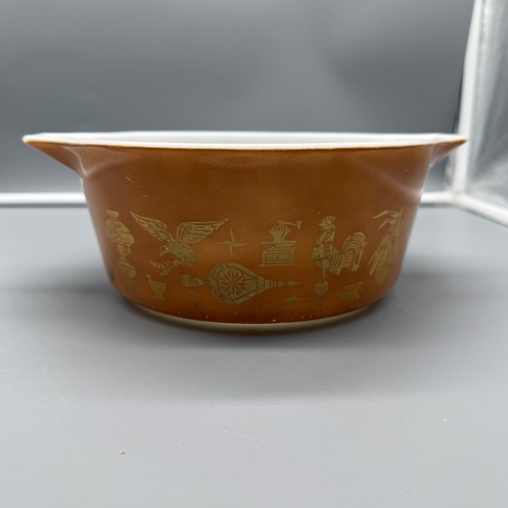 Vintage Pyrex Early American 475-B 2.5 Qt Cinderella Casserole Dish Brown Gold